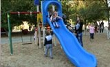 Біля дитячого майданчика встановлюється спеціальне огородження