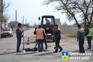 У Цюрупинську почався плановий ремонт доріг