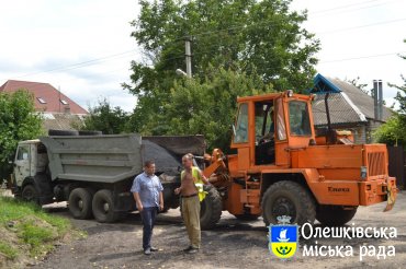 В Олешках завершується капітальний ремонт внутрішньодворових проїздів