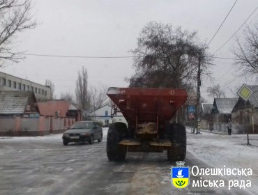Комунальні служби в Олешках працюють у посиленому режимі