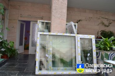 В бюджетних установах міста Олешки встановлюють пластикові вікна
