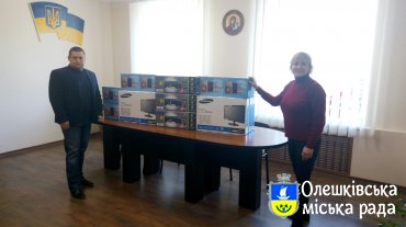 В Олешках продовжується комп’ютеризація міських бібліотек