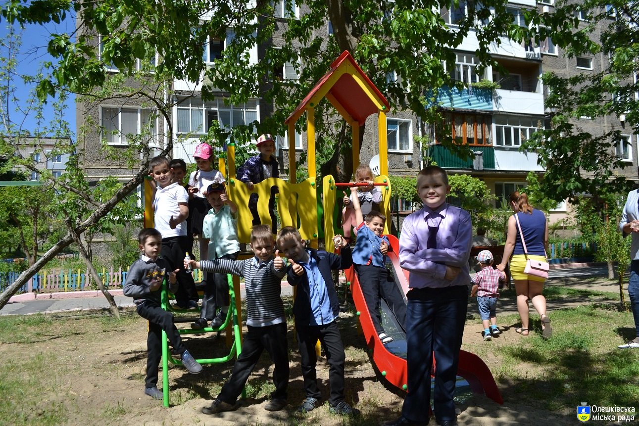 Сьогодні в Олешках відбулося відкриття дитячого ігрового майданчика