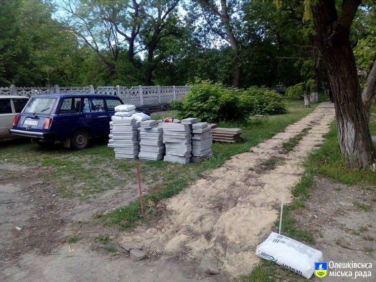 Ремонт тротуарів в Олешках