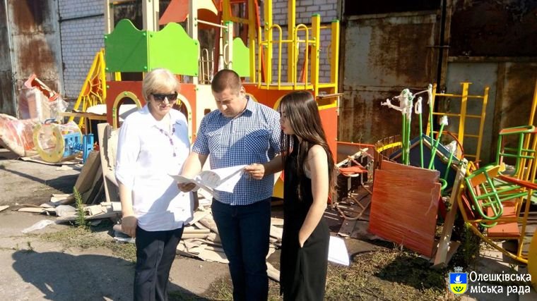 Олешкіська міська рада продовжує обладнувати дитячі майданчики