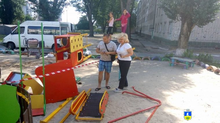 В Олешках дві нові ігрові зони для малечі