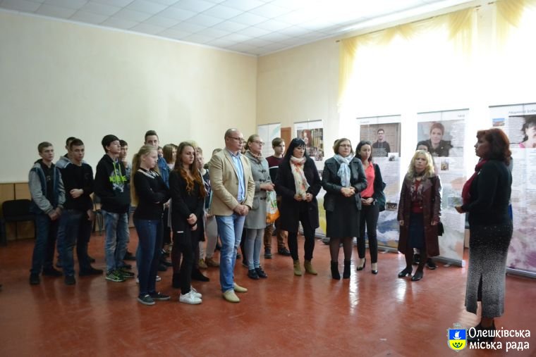 В Олешківській спеціалізованій школі № 2 відбулося відкриття виставки
