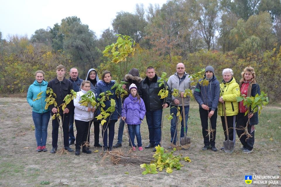 В Олешках відбулася акція «Алея юнацького руху»