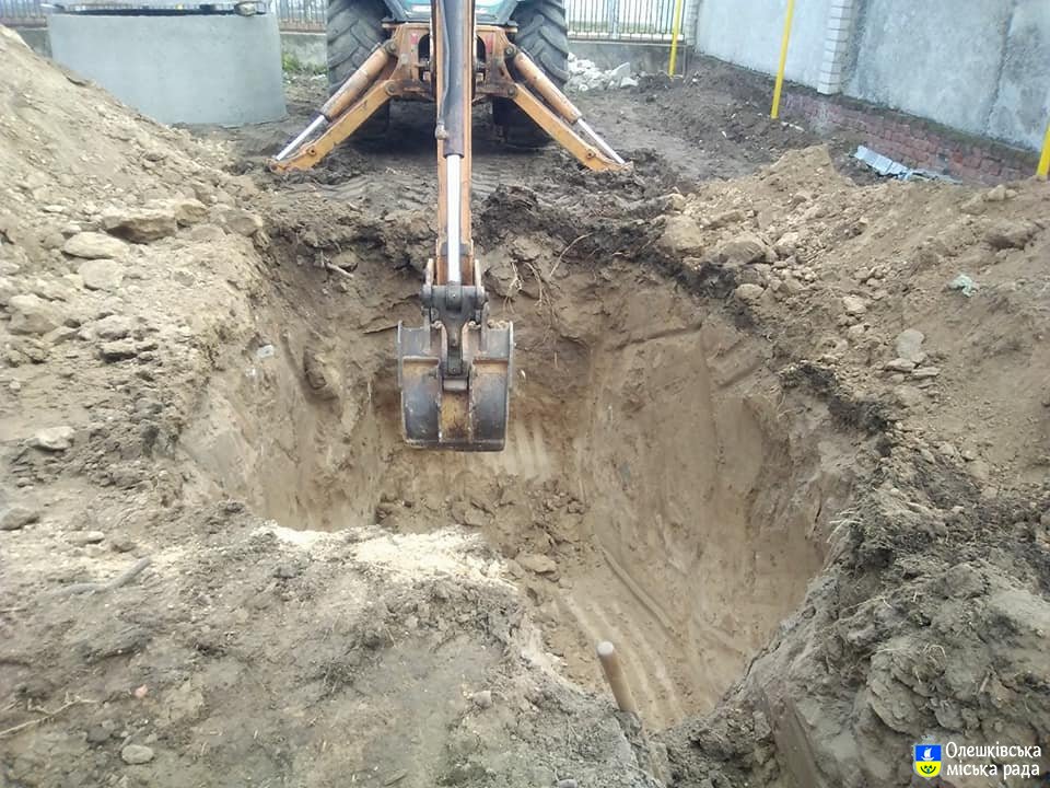 На стадіоні «Старт» розпочато роботи з монтажу системи автоматичного поливу