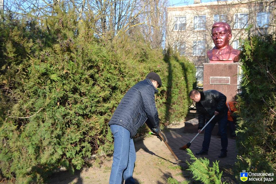 В Олешках відзначили річницю видатного земляка