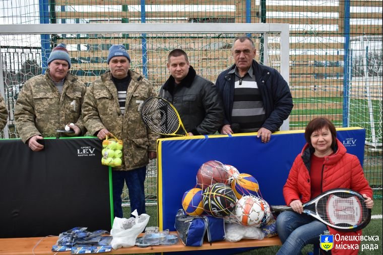 Поповнення матеріальної бази міського стадіону в Олешках