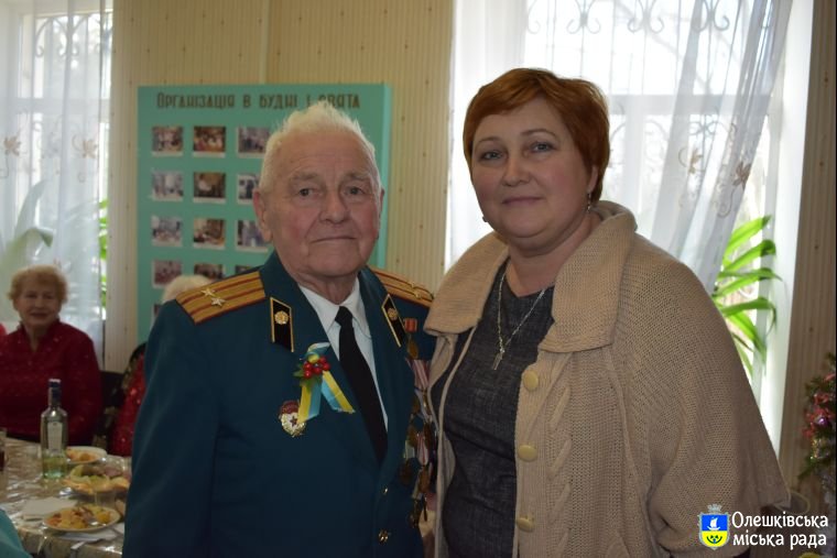 В Олешках привітали ювіляра