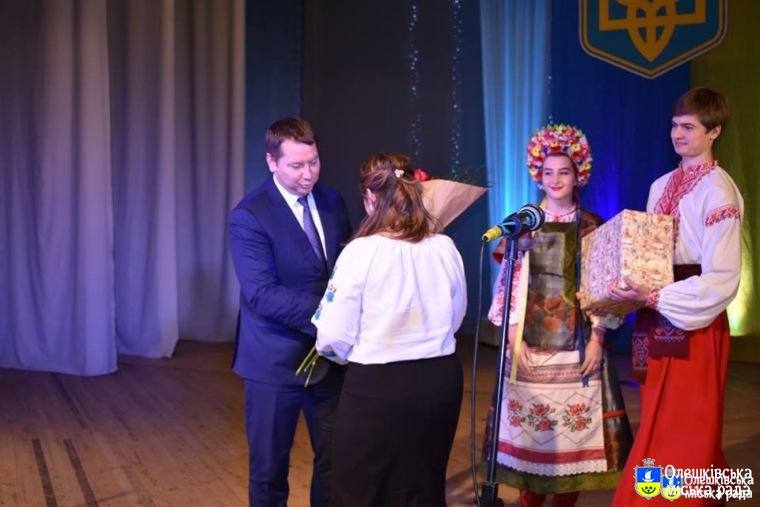 Андрій Гордєєв вручив нагрудні знаки «Мати – Героїня»