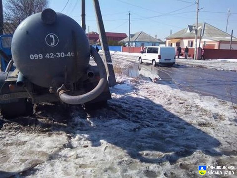 Відкачка талих вод в Олешках
