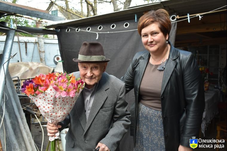 В Олешках привітали довгожителя