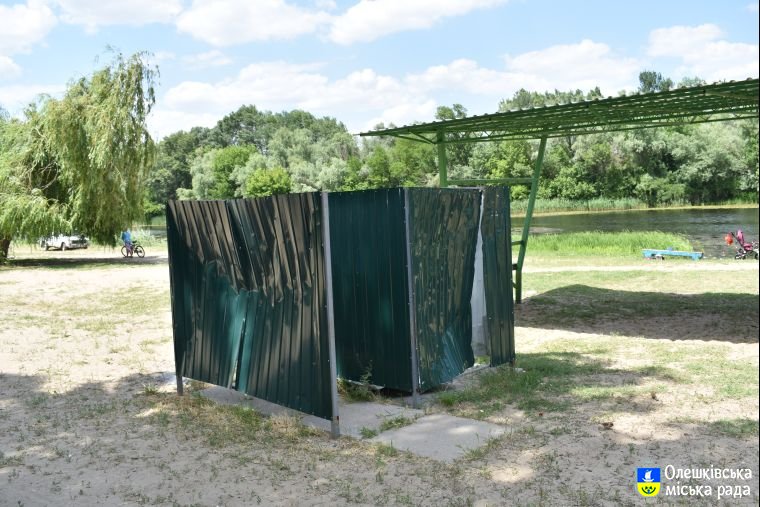 Олешківські вандали знову псують майно громади