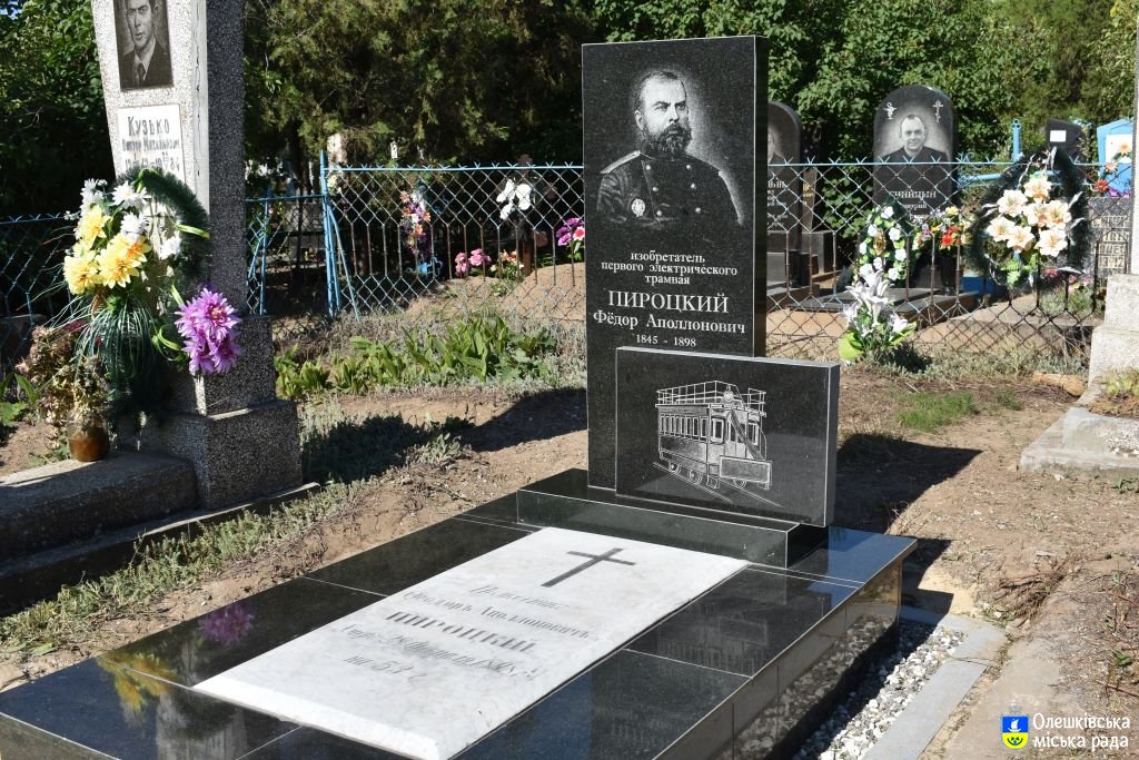 В Олешках реставрували пам'ятник винахіднику трамвая