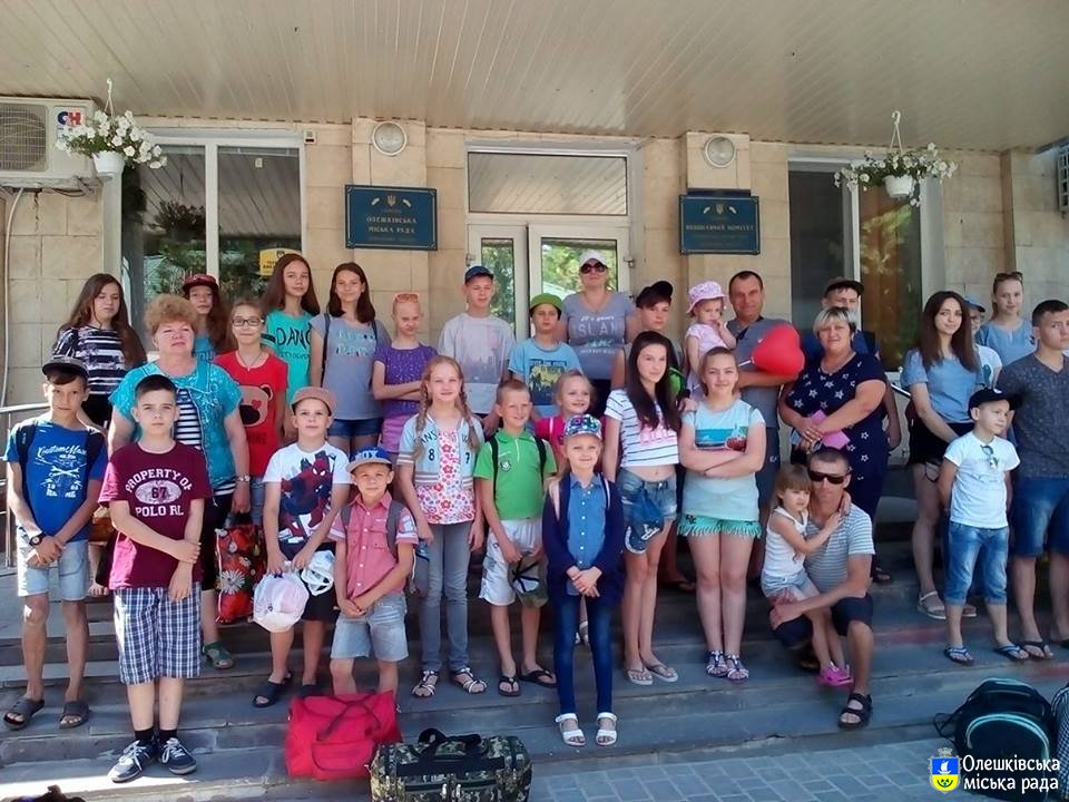 Маленьких олешківців  відправили на море