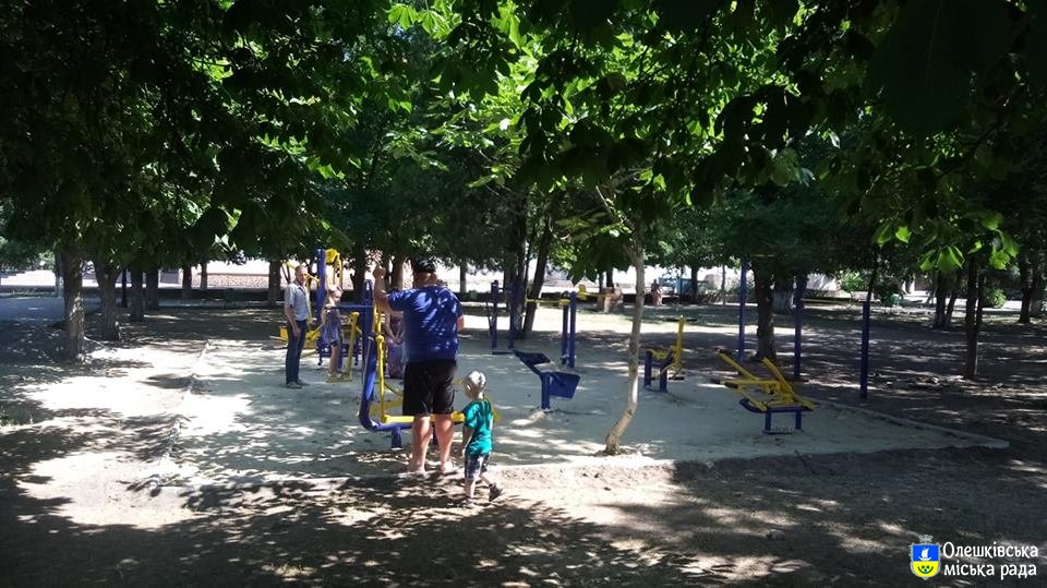 В Олешках проводять благоустрій скверу навпроти гімназії