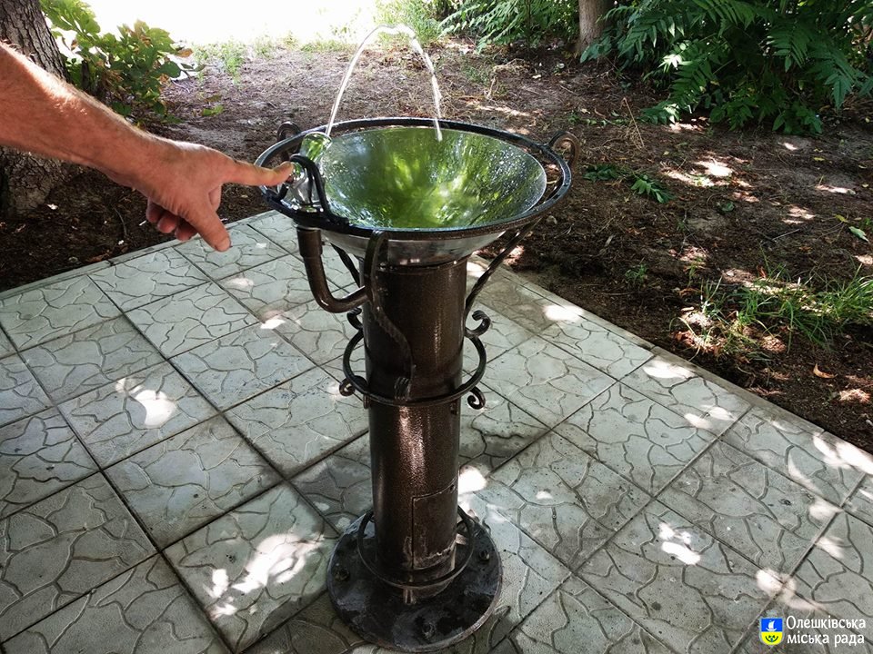 В Олешках відновили роботу питного фонтанчика