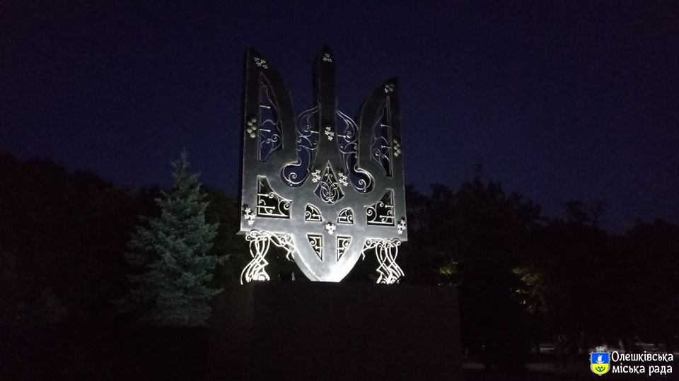 Відкриття пам'ятного знака "Тризуб" в Олешках