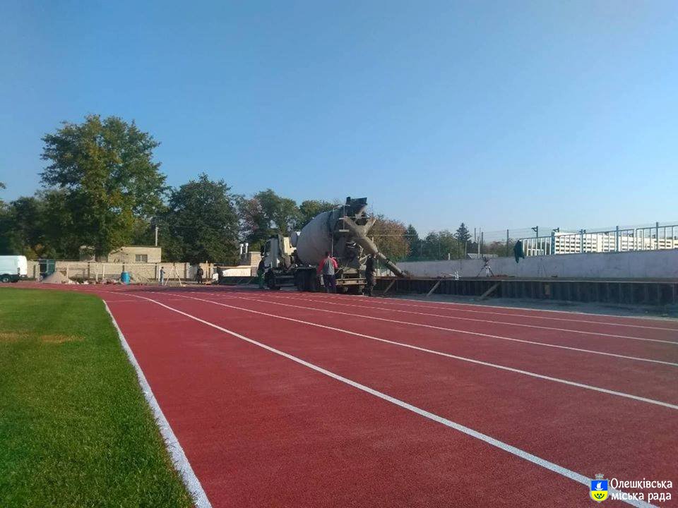 Олешківський стадіон «Старт» розбудовується
