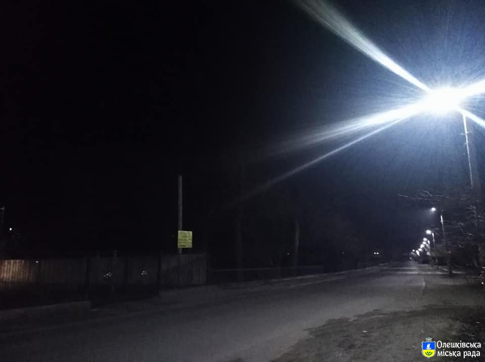 В Олешках удосконалюють зовнішне освітлення