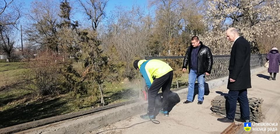 В Парку Слави демонтовано чавунне огородження