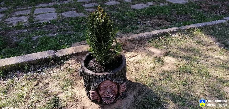 Запрошуємо на суботник та облаштування території "Казкове містечко"