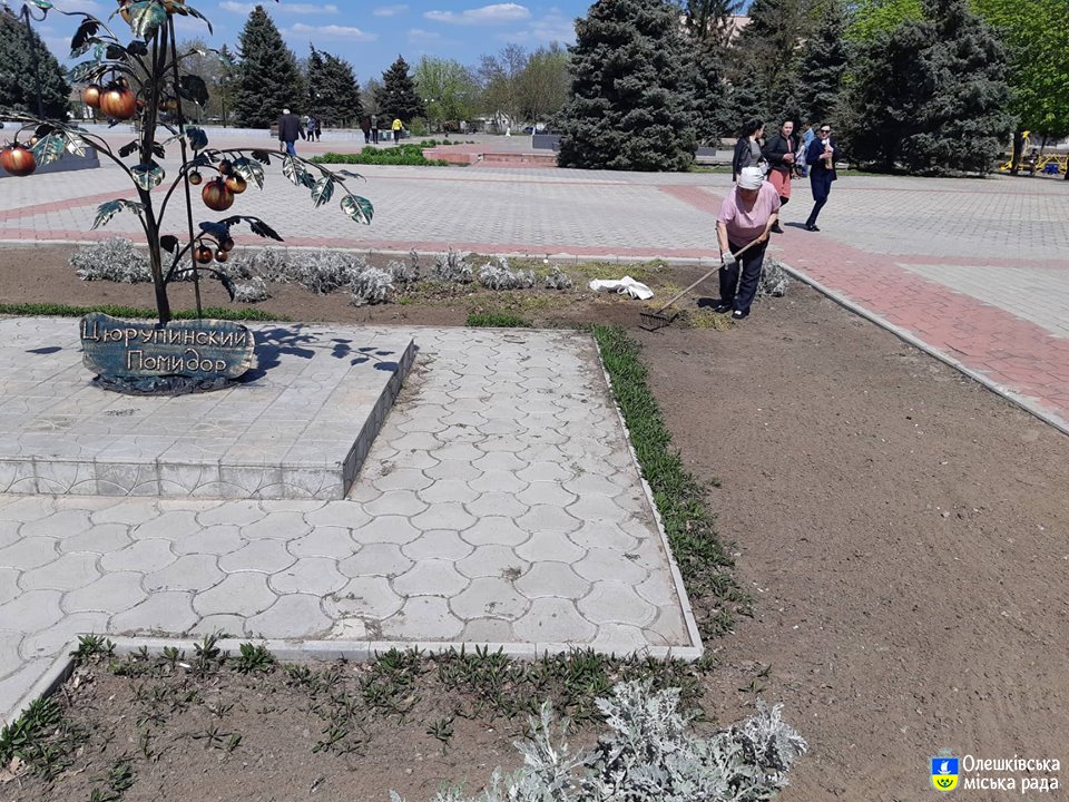 В Олешках тривають заходи з благоустрою міста