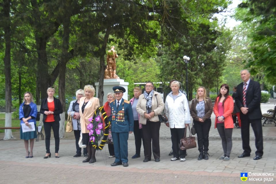Традиційний міський об’їзд пам’ятних місць Другої Світової війни в Олешках