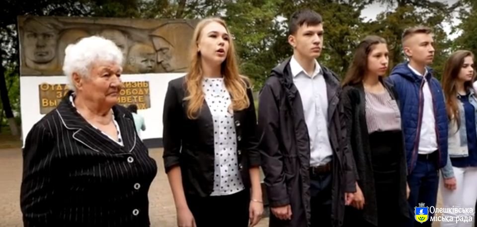 Традиційний міський об’їзд пам’ятних місць Другої Світової війни в Олешках