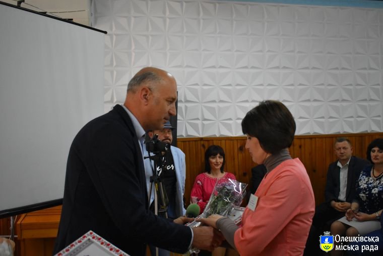 ПРИВІТАННЯ ОЛЕШКІВСЬКОЇ МІСЬКОЇ РАДИ З МІЖНАРОДНИМ ДНЕМ МЕДСЕСТРИ