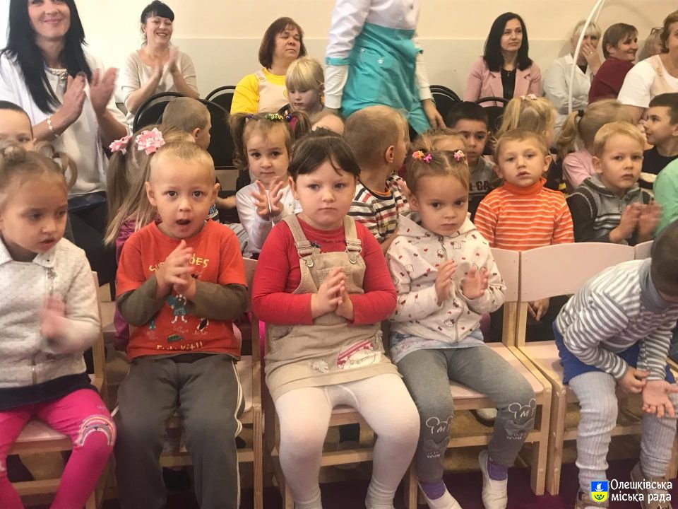 В Олешках привітали працівників міських дитячих навчальних закладів із Днем довкілля.