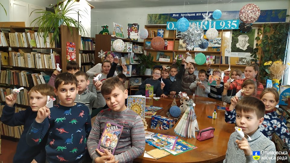 Новорічне конфетті в Олешківській міській бібліотеці №3