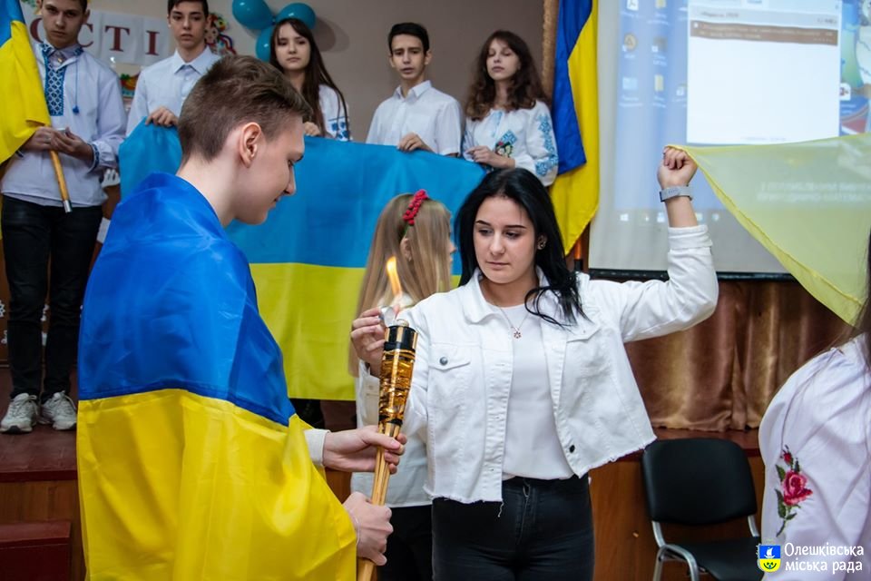 Акція "Запали вогонь єдності" в Олешках