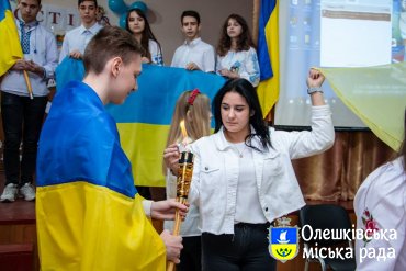 В Олешках пройшла акція «Запали вогонь єдності»