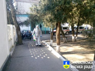 Профілактична обробка території Олешківської лікарні