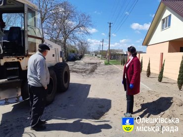 В Олешках продовжується грейдерування вулиць з ґрунтовим покриттям