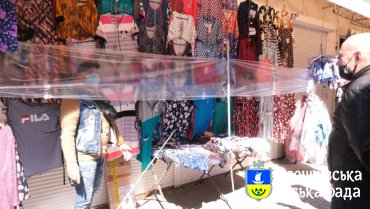 Уряд відновлює роботу непродовольчих ринків за наполяганням АМУ