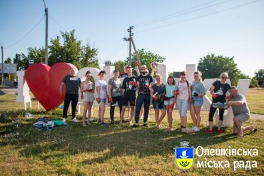 Реставрація стели "Я?Олешки"