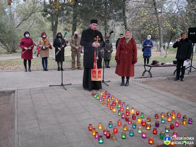 В Олешках вшанували жертв голодоморів