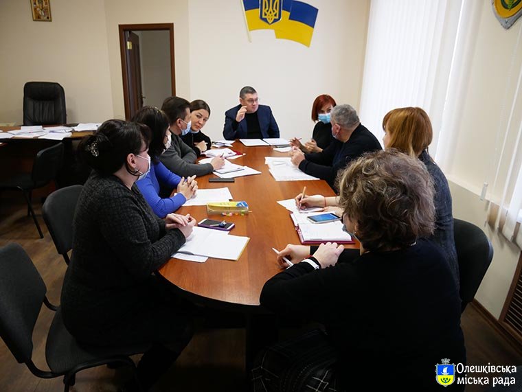 Питання благоустрою, медицини та освіти вирішували у міськраді Олешок