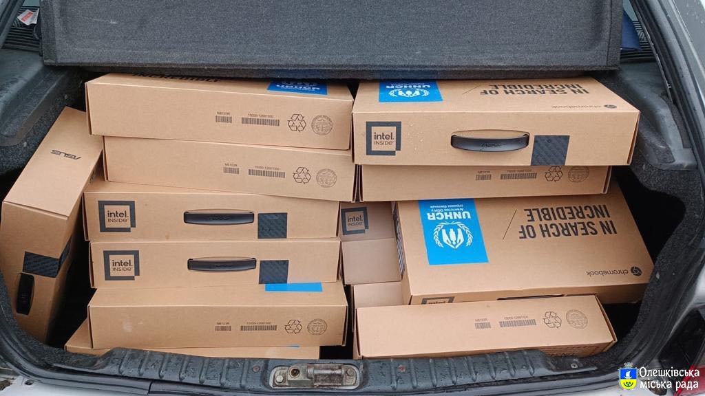 Олешківська територіальна громада отримала від UNHCR The UN Refugee Agency 23 хромбуки для дітей пільгової категорії
