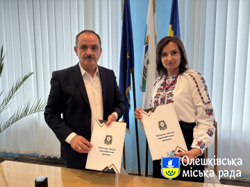 Під час відзначення Дня Незалежності України підписано меморандум про співпрацю між Олешківською міською територіальною громадою Херсонського району Херсонської області та Шумською міською територіальною громадою Кременецького району Тернопільської о
